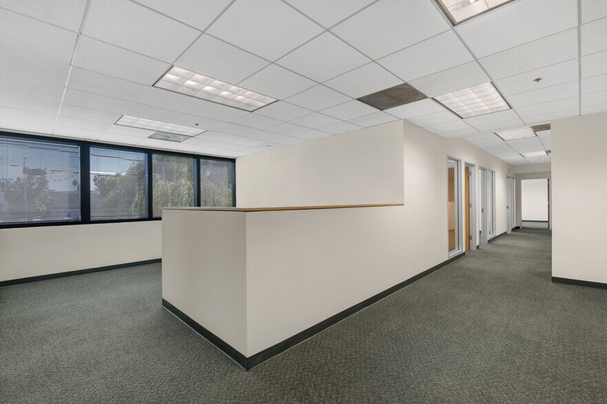 More Photos Of 6445 Sepulveda Blvd, Van Nuys Office For Lease