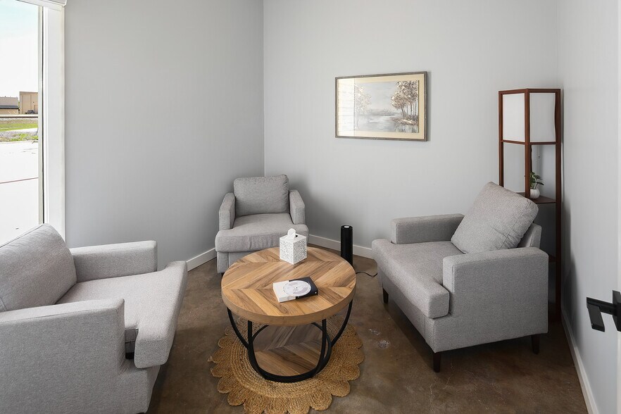 More Photos Of 103 W 32nd St, Bryan Freestanding For Sale