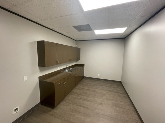 More Photos Of 410 S Trade Center Pky, The Woodlands Flex For Lease