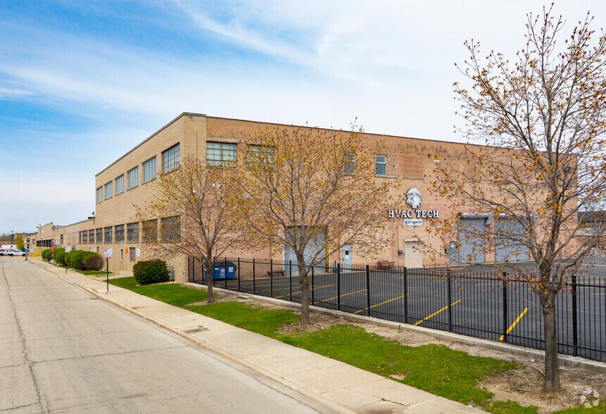 More Photos Of 4532 S Kolin Ave, Chicago Manufacturing For Lease