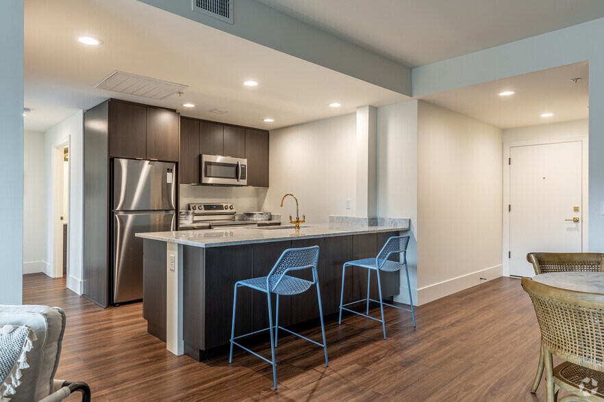 More Photos Of 1905 NW 23rd Ave, Portland Apartments For Lease