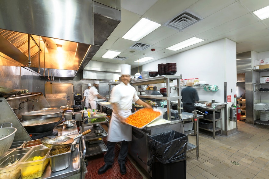 More Photos Of 675 W Golf Rd, Hoffman Estates Storefront For Lease