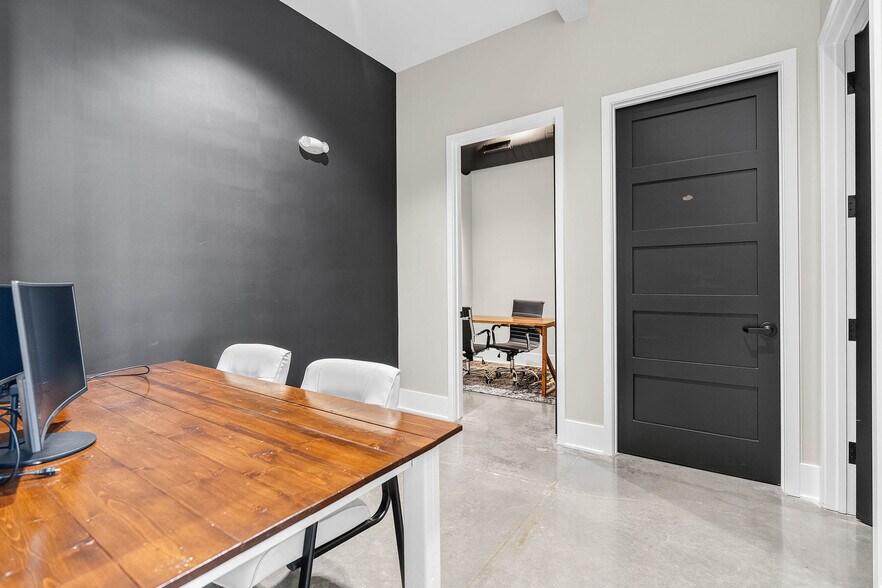 More Photos Of 3607 NE Otterview Cir, Ankeny Office For Sale