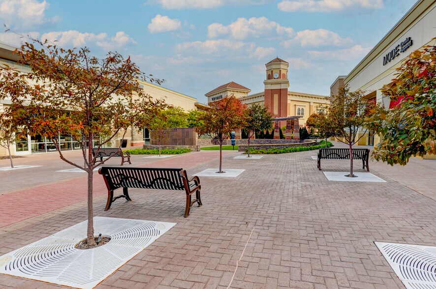 More Photos Of 135th St And Metcalf Ave, Overland Park Unknown For Lease