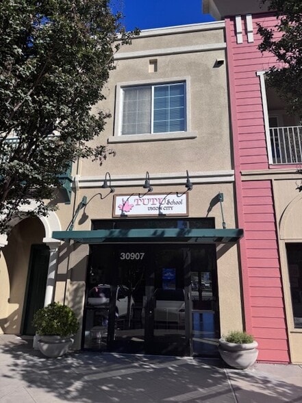 More Photos Of 30901-30915 Union City Blvd, Union City Storefront Retail Office For Sale