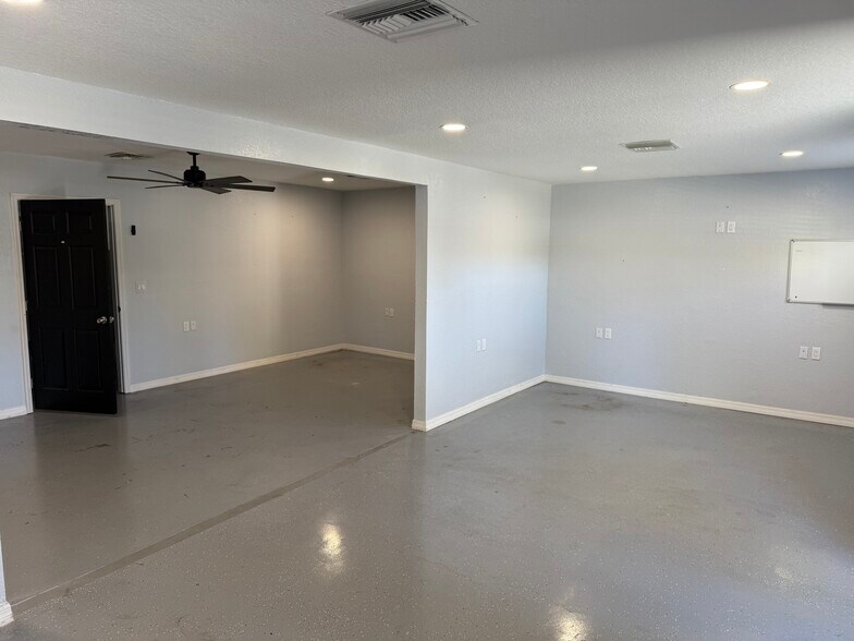 More Photos Of 8132 Cormel St, Port Richey Industrial For Lease