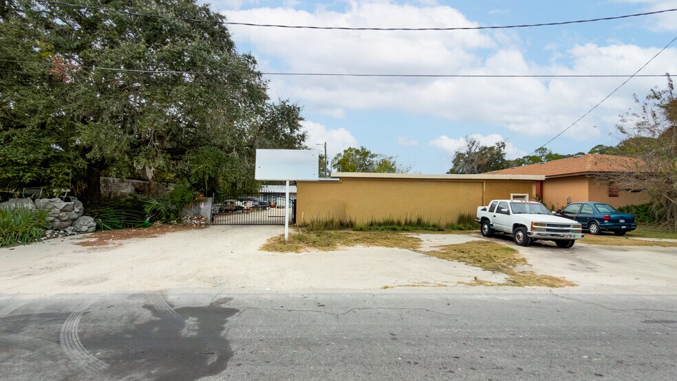More Photos Of 2604 NE 19th Dr, Gainesville Manufacturing For Sale