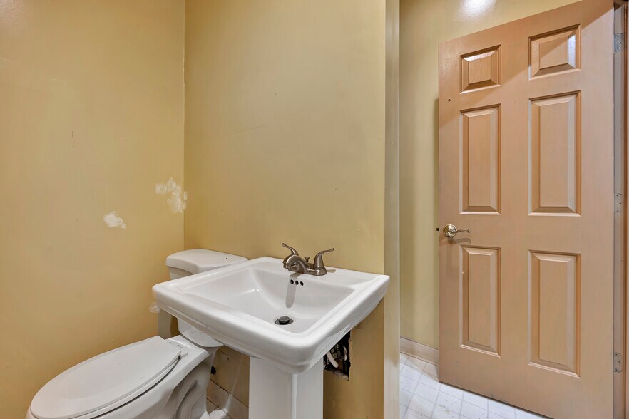 More Photos Of 5060-5062 Pleasant Ave, Fairfield Flex For Sale