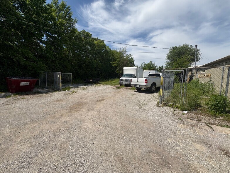 More Photos Of 500 N Scott Ave, Belton General Retail For Sale