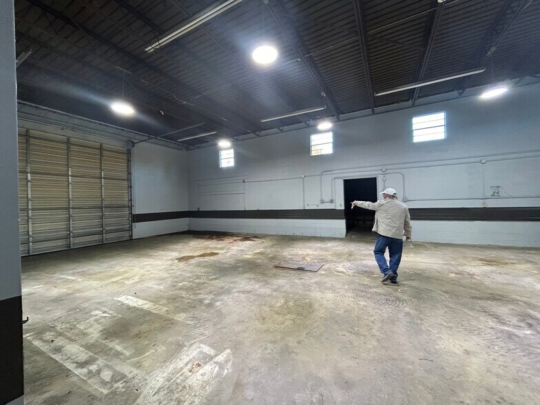 More Photos Of 4744 Singleton Station Rd, Louisville Distribution For Lease