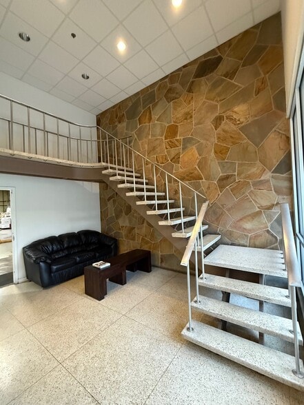 More Photos Of 4949 N Western Ave, Chicago Warehouse For Sale