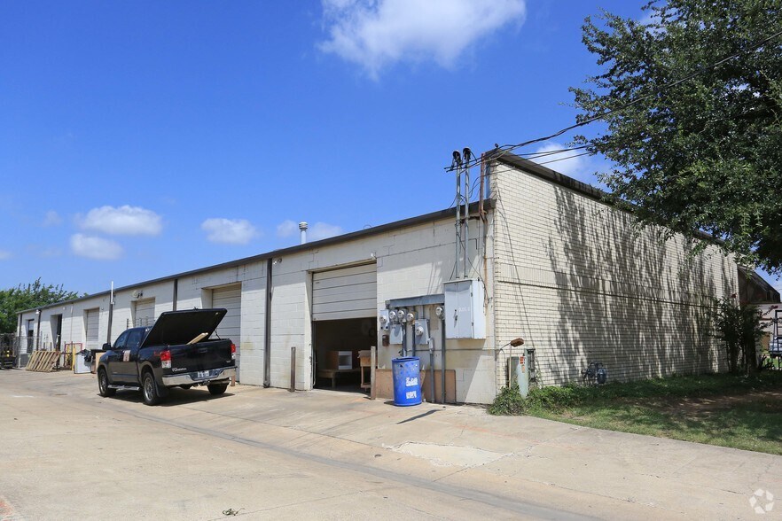 More Photos Of 8160 Moberly Ln, Dallas Light Manufacturing For Lease