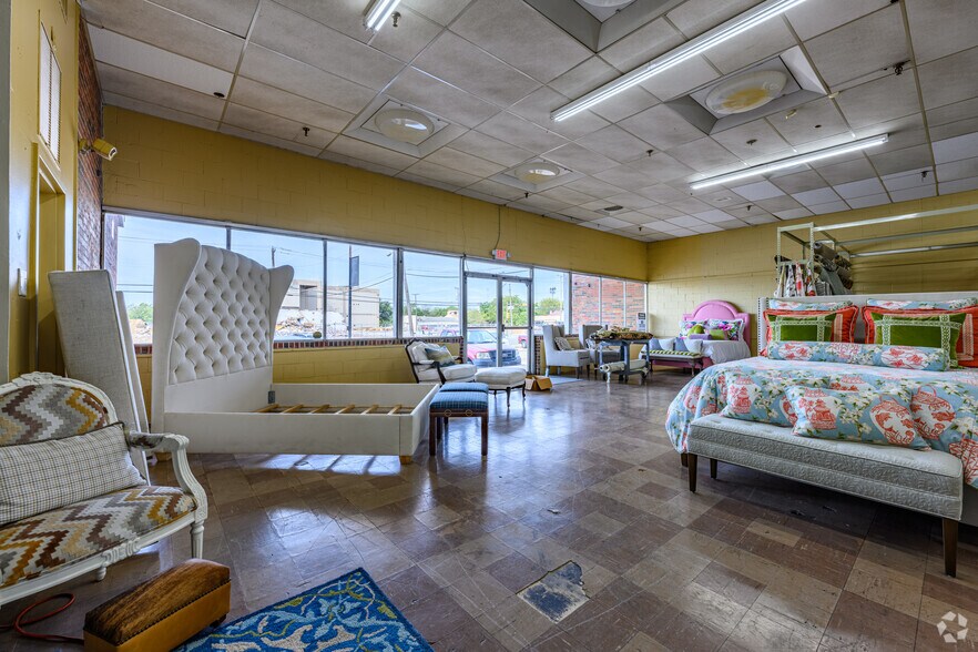 More Photos Of 1912 S Good Latimer Expy, Dallas Warehouse For Sale