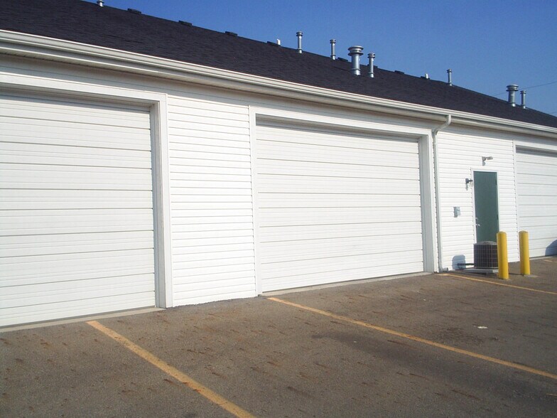 More Photos Of 7909-7925 Station St, Columbus Flex For Lease