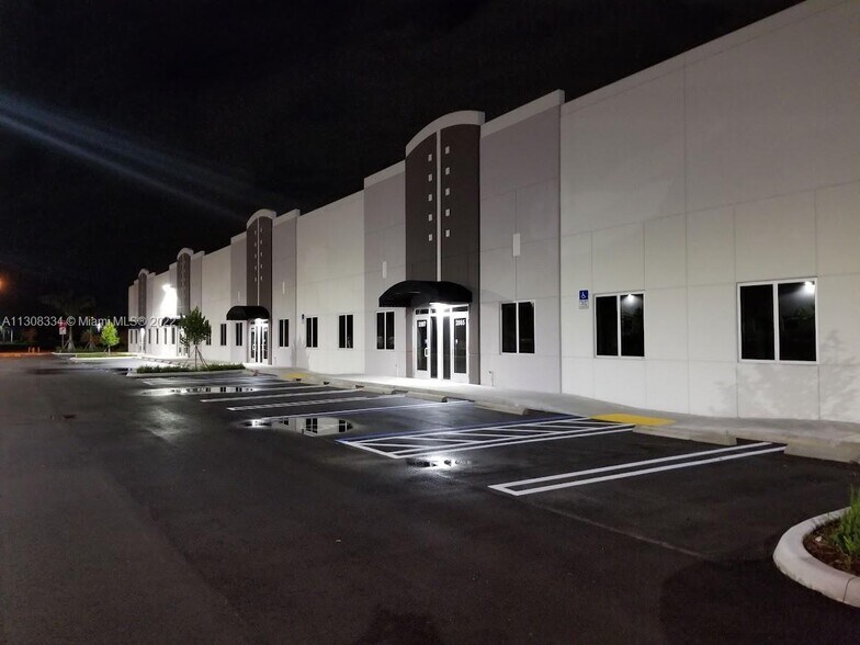 More Photos Of 2017 NW 135th Ave, Miami Light Distribution For Lease