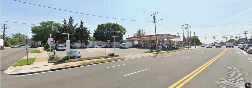Primary Photo Of 2 Old Country Rd, Westbury General Retail For Lease