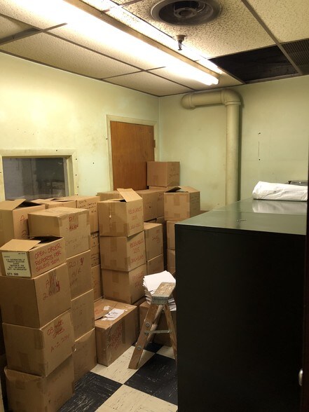 More Photos Of 100 Beecher Ave, Cheltenham Warehouse For Lease