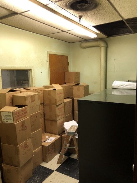 More Photos Of 100 Beecher Ave, Cheltenham Township Warehouse For Lease