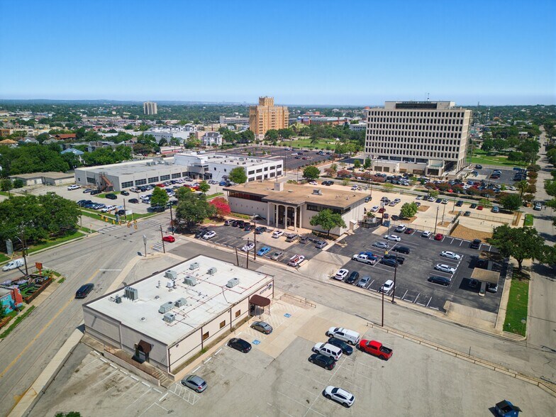 More Photos Of 816-818 Lexington Ave, San Antonio Medical For Sale