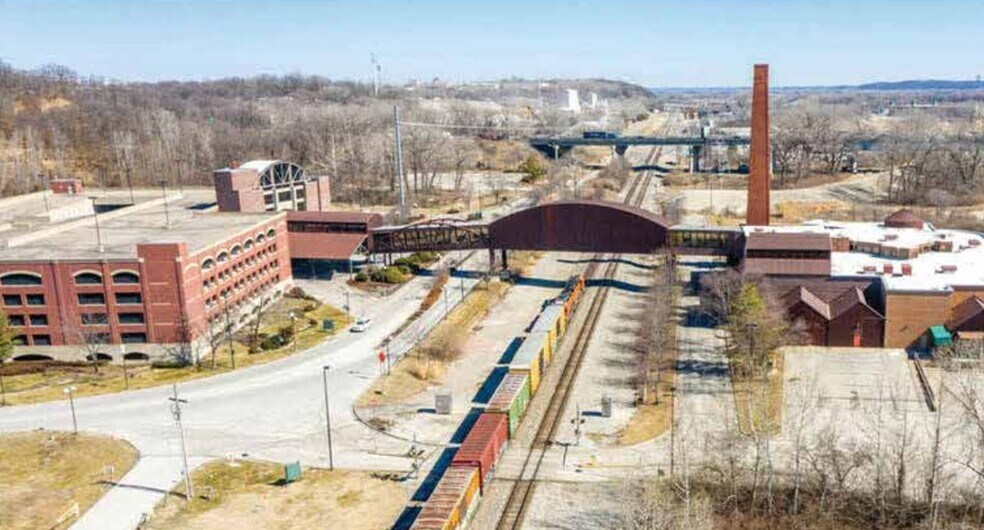 More Photos Of 6711 NE Birmingham Rd, Kansas City Office For Sale