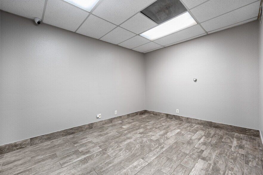 More Photos Of 1200 N Jefferson St, Anaheim Showroom For Sale