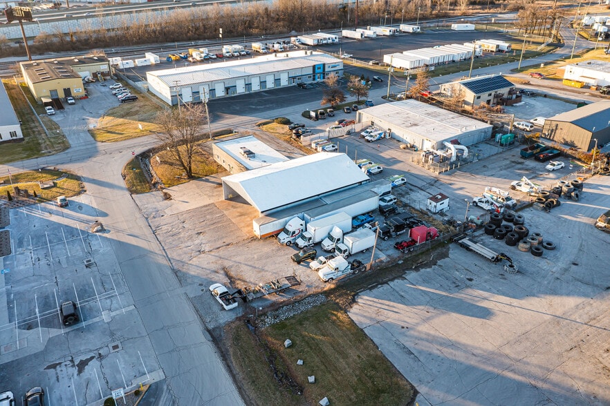 More Photos Of 1301 Fabricon Blvd, Jeffersonville Light Manufacturing For Lease