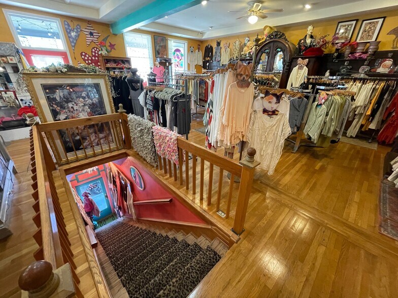 More Photos Of 84 Spring St, Eureka Springs Storefront Retail Residential For Sale