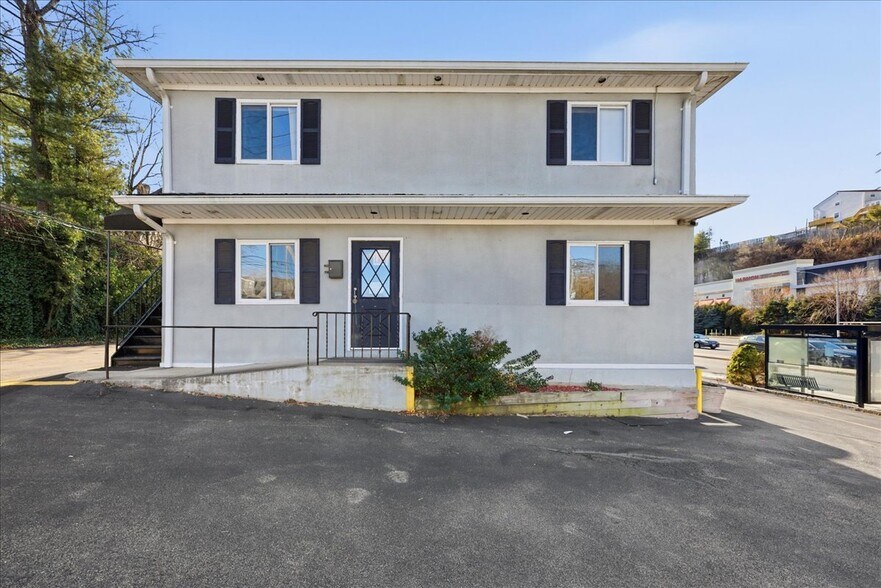 More Photos Of 2132 Central Park Ave, Yonkers Freestanding For Sale