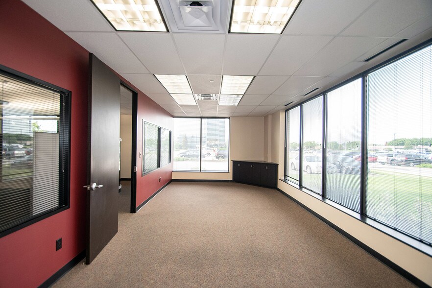 More Photos Of 9002 Purdue Rd, Indianapolis Office For Lease