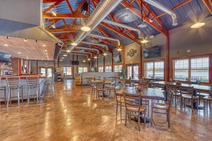 More Photos Of 9971 N Grand Pines Ln, Hayward Restaurant For Sale