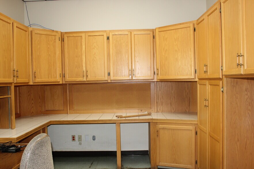 More Photos Of 1954 10 Av NW, Medicine Hat Warehouse For Sale