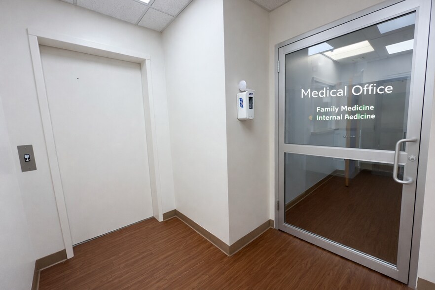 More Photos Of 20 Beacon Hill Dr, Dobbs Ferry Office For Lease