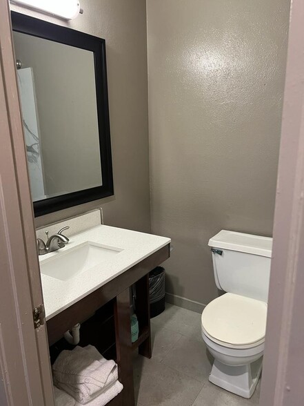 More Photos Of 203 N I-45, Madisonville Hotel For Sale