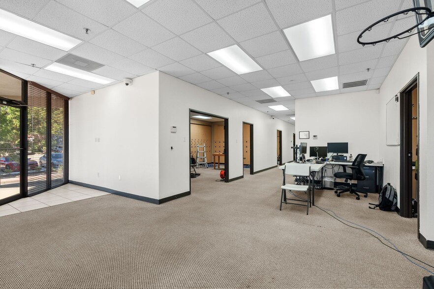More Photos Of 2100 Greenwood Dr, Southlake Showroom For Lease