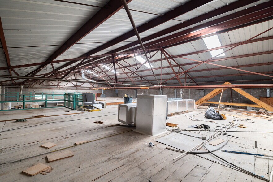 More Photos Of 2930 E Houston St, San Antonio Industrial For Sale