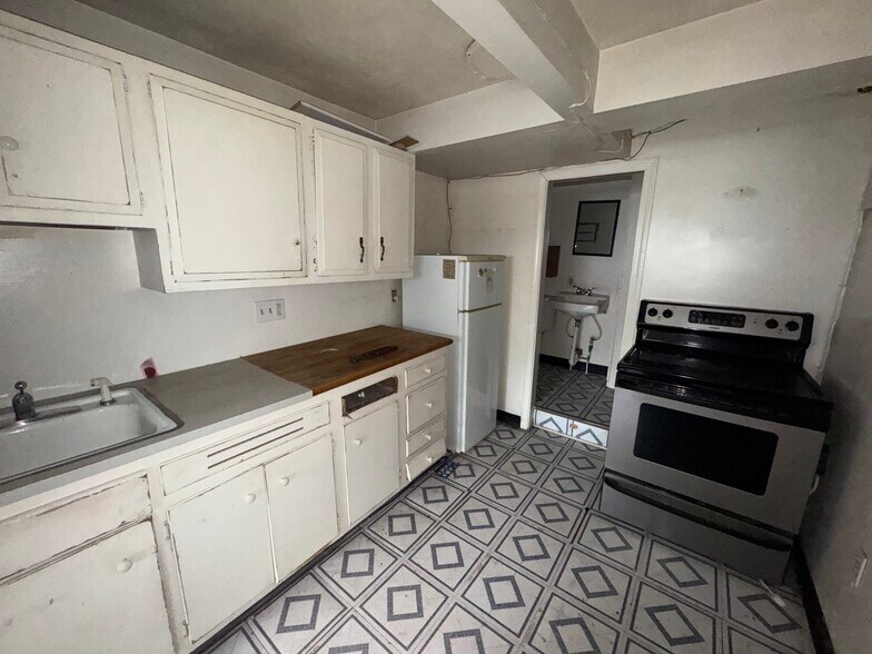 More Photos Of 523 Boston Post Rd, Old Saybrook Freestanding For Sale