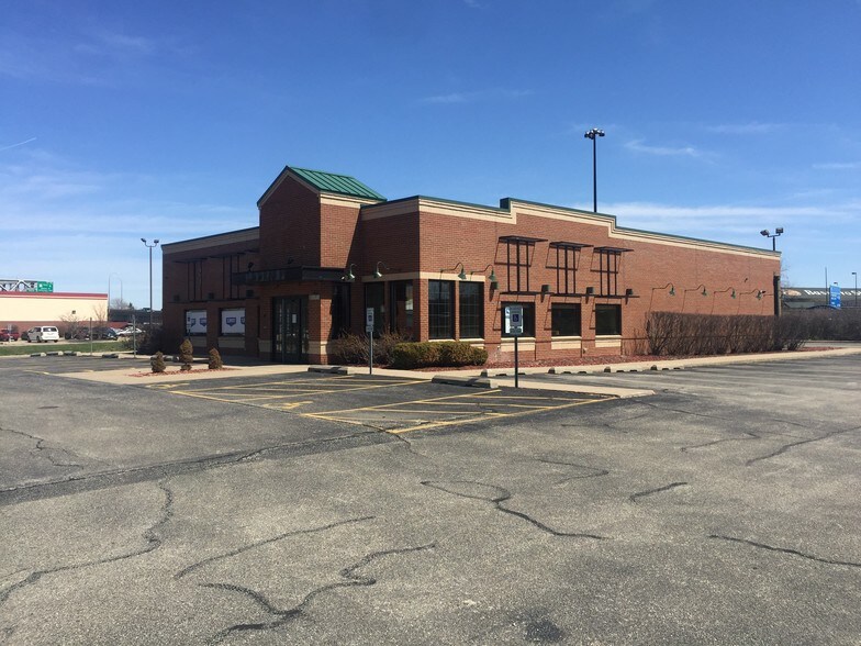 Primary Photo Of 900 Riverside Dr, East Peoria Restaurant For Sale