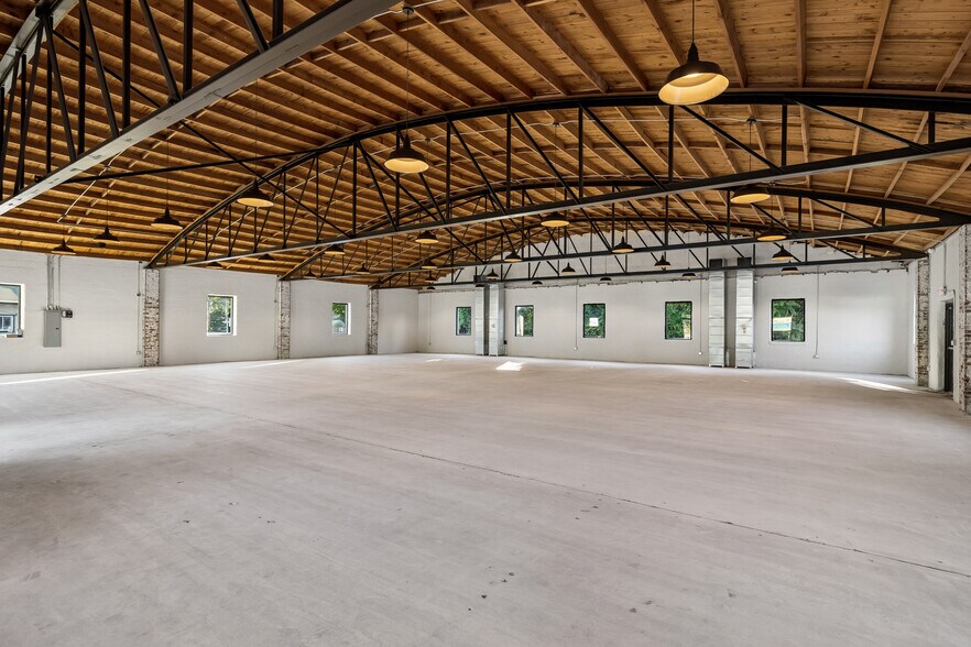 More Photos Of 111 Nashville Hwy N, Columbia Freestanding For Sale
