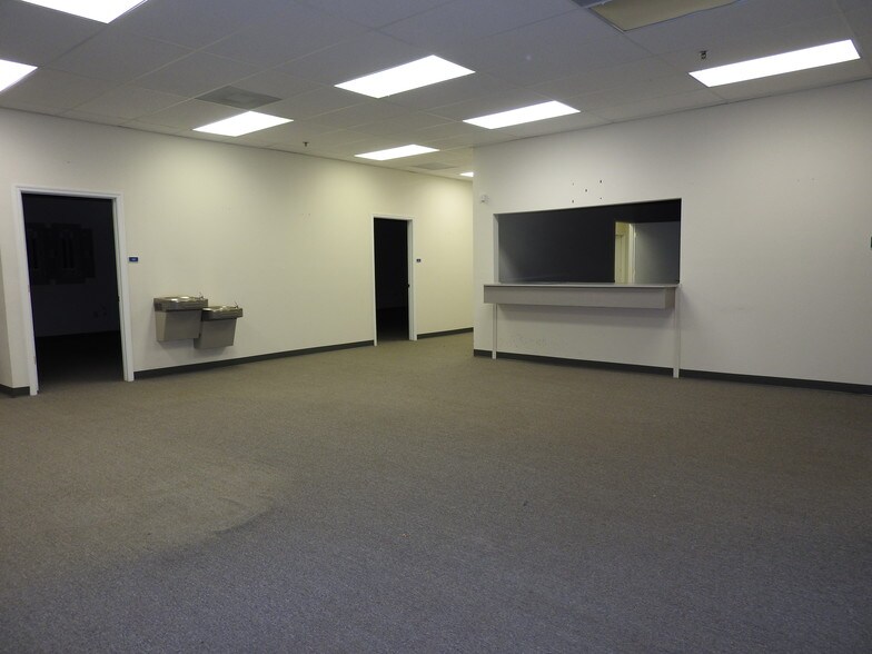 More Photos Of 437-481 W Ardice Ave, Eustis Office For Lease