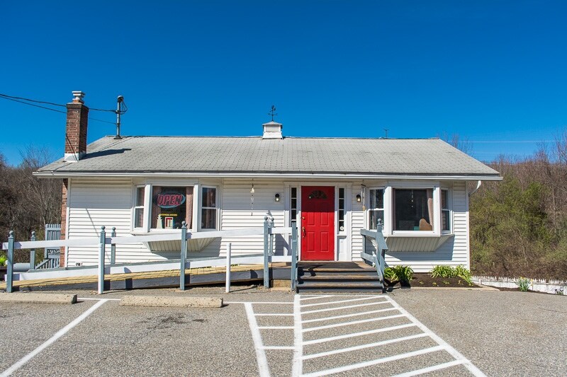 More Photos Of 156 Route 66 E, Columbia Restaurant For Sale