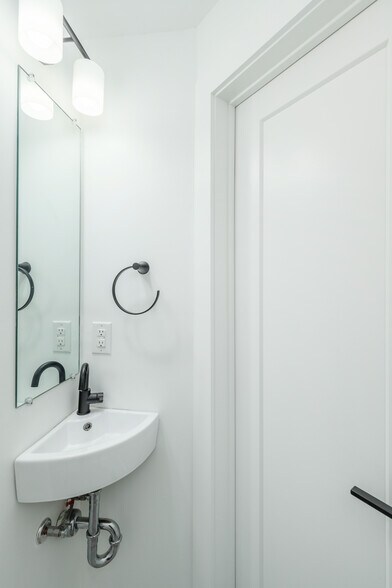 More Photos Of 85 E Sharpnack St, Philadelphia Apartments For Sale