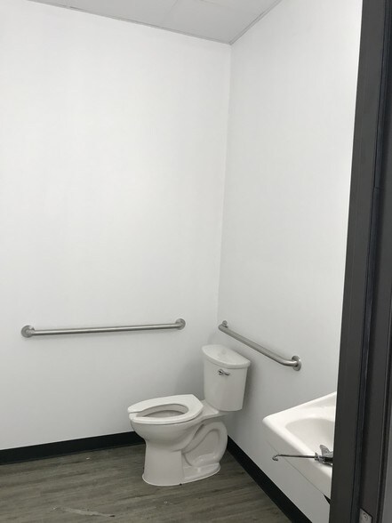 More Photos Of 121 CR 423, Spicewood Unknown For Lease