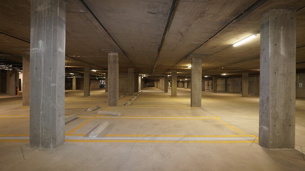 More Photos Of 13755 Roscoe Blvd, Panorama City General Retail For Lease