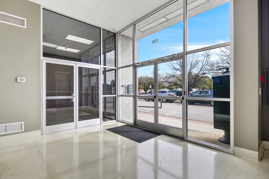 More Photos Of 230 Donaldson St, Fayetteville Office For Lease