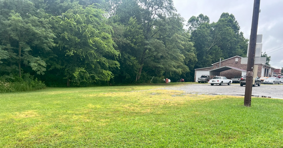 More Photos Of 204 2nd St NE, Burkeville Auto Repair For Sale