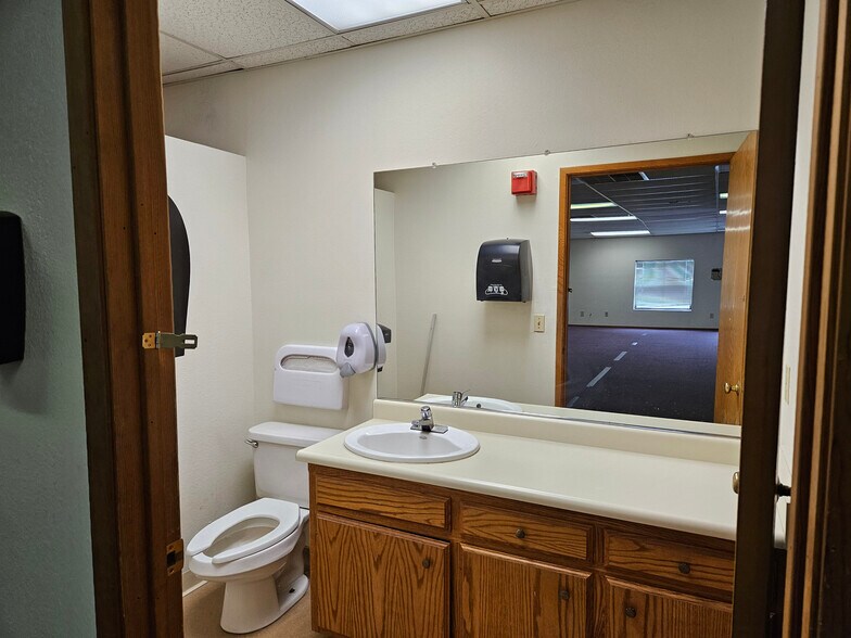 More Photos Of 142 N 9th St, Modesto Office For Lease