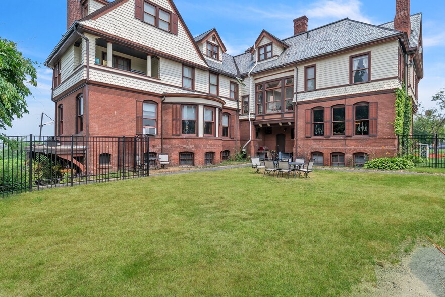 More Photos Of 270 Maple St, Springfield Hospitality For Sale