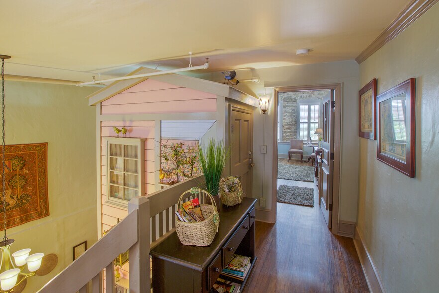 More Photos Of 96 N Market St, Charleston Storefront Retail Residential For Sale