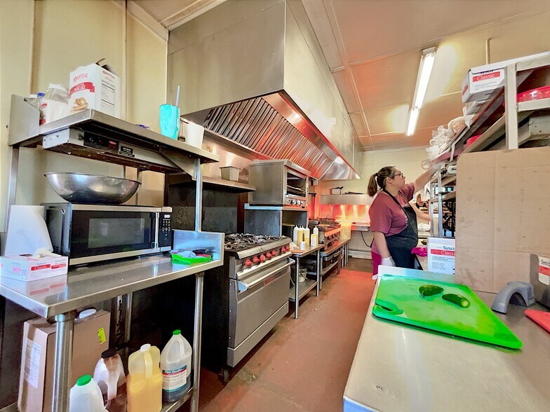 More Photos Of 3047 TX-16 Hwy, Tilden General Retail For Sale