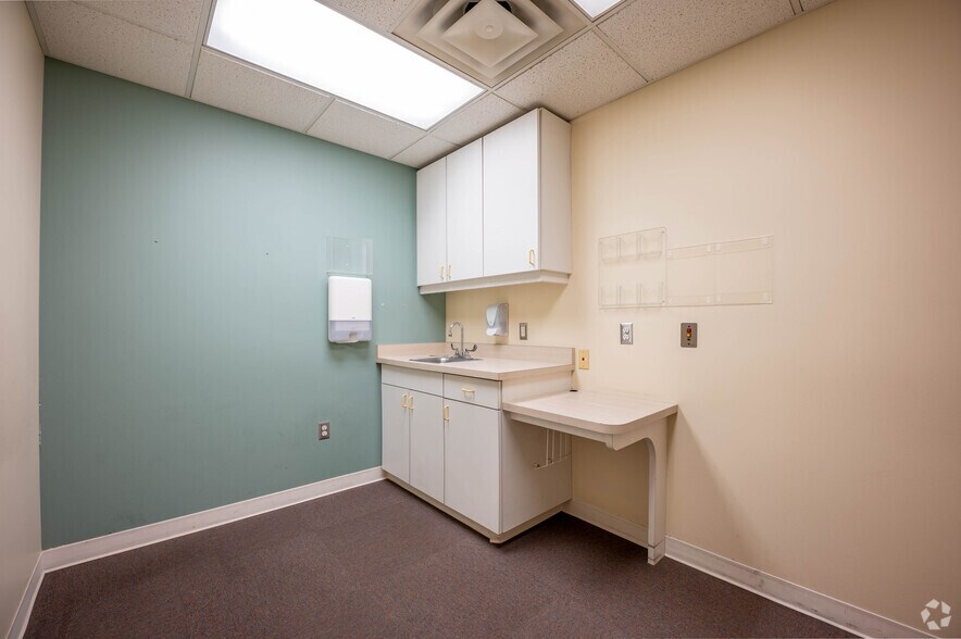 More Photos Of 940 N Marr Rd, Columbus Medical For Lease
